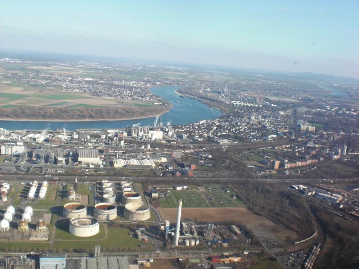 Bild Industrieanlagen in Wesseling am Rhein.  Bilder und Fotos vom